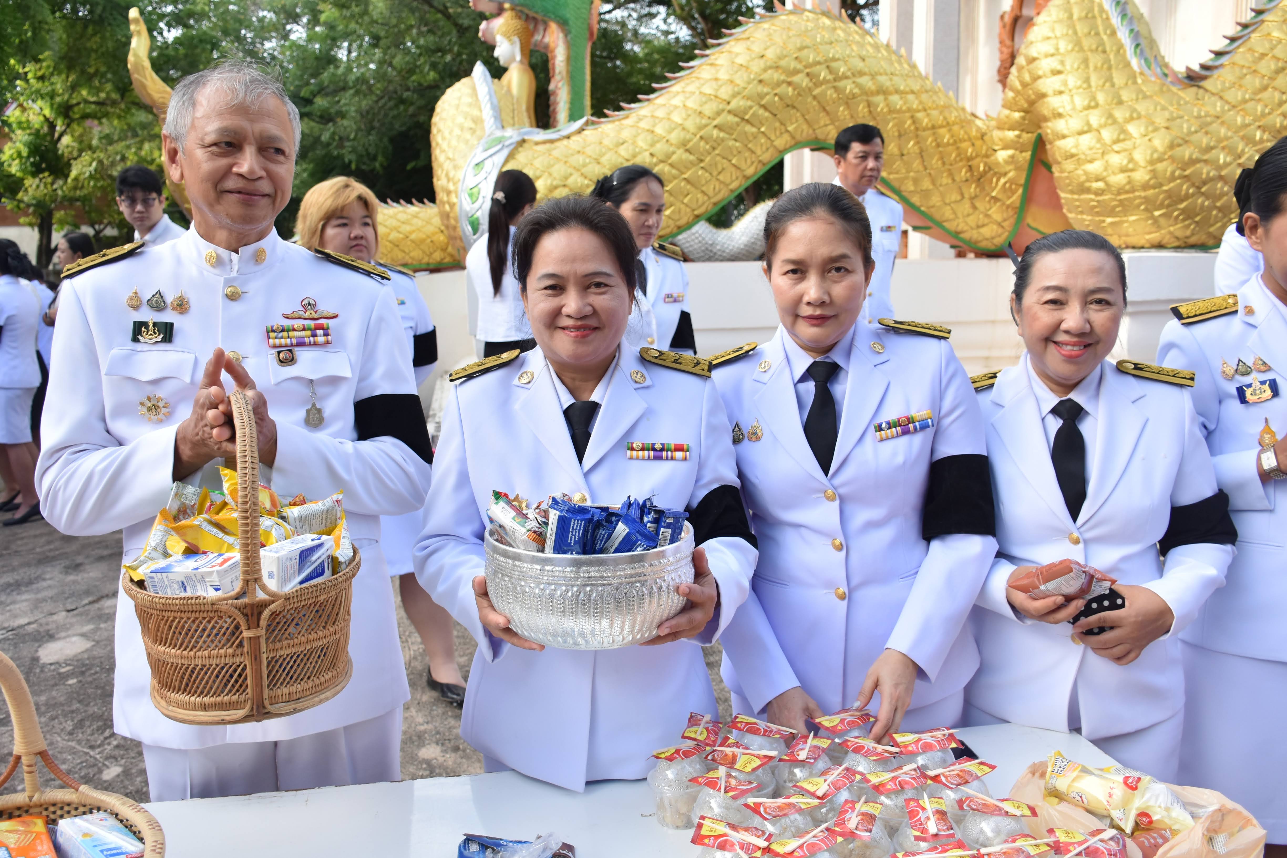 title - ทำบุญตักบาตรถวายพระราชกุศล เนื่องในวันคล้ายวันพระราชสมภพภพสมเด็จพระนางเจ้าสิริกิติ์ พระบรมราชินีนาถ พระบรมราชชนนีพ้นปีหลวง และวันแม่แห่งชาติ 
